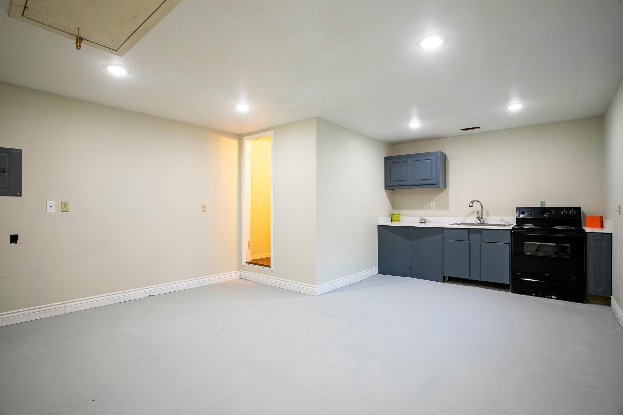 7027 Alpha Road 1 — photo