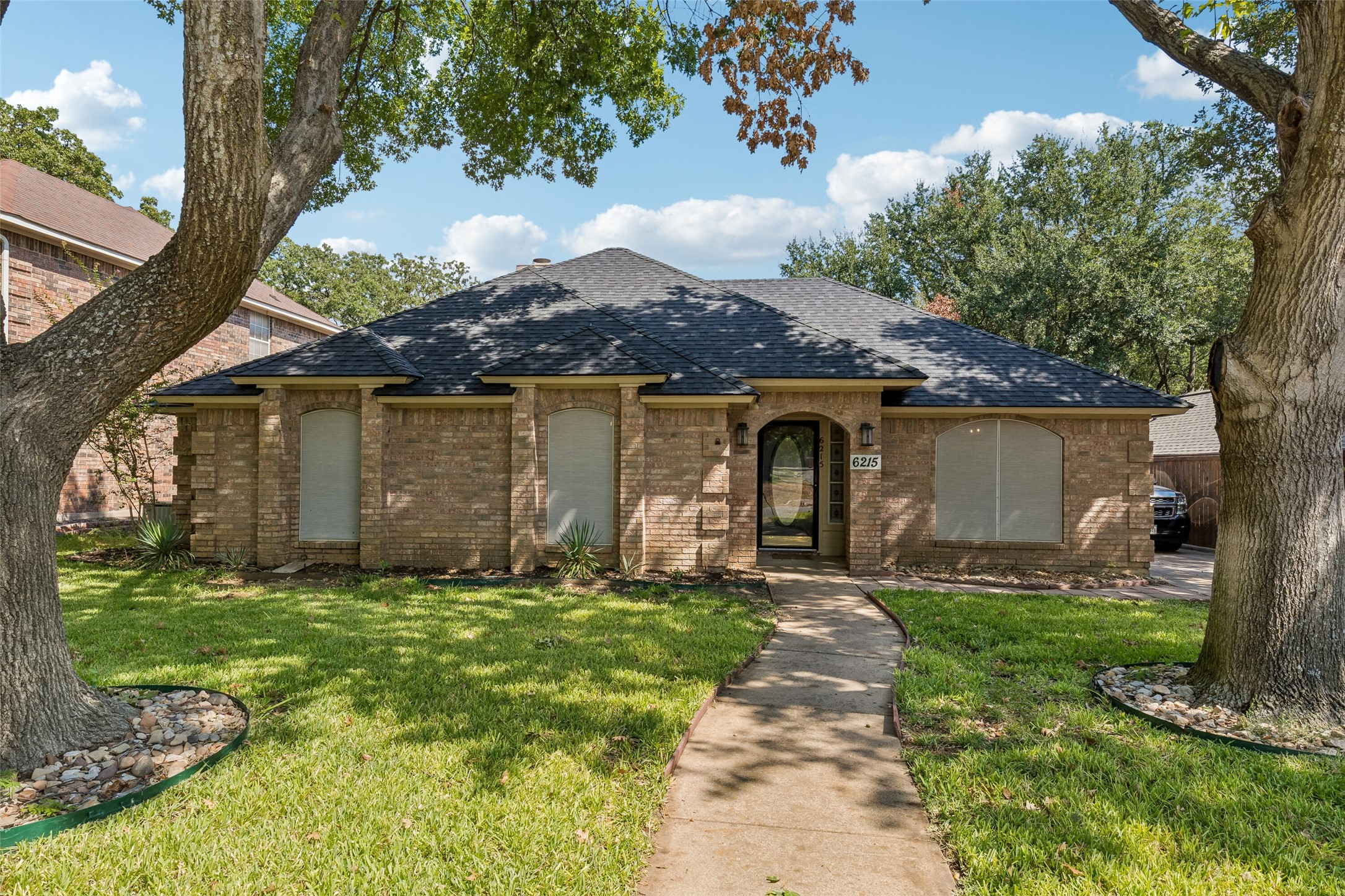 6215 Sandybrook Drive — photo