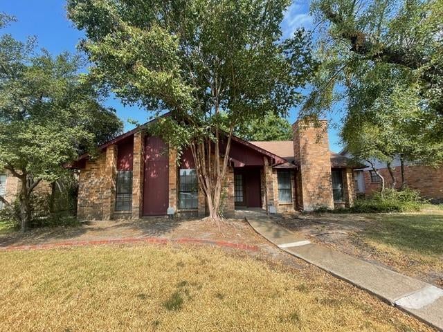 9401 Grant Drive — photo