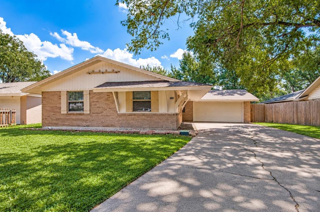2218 Royal Oaks Drive — photo