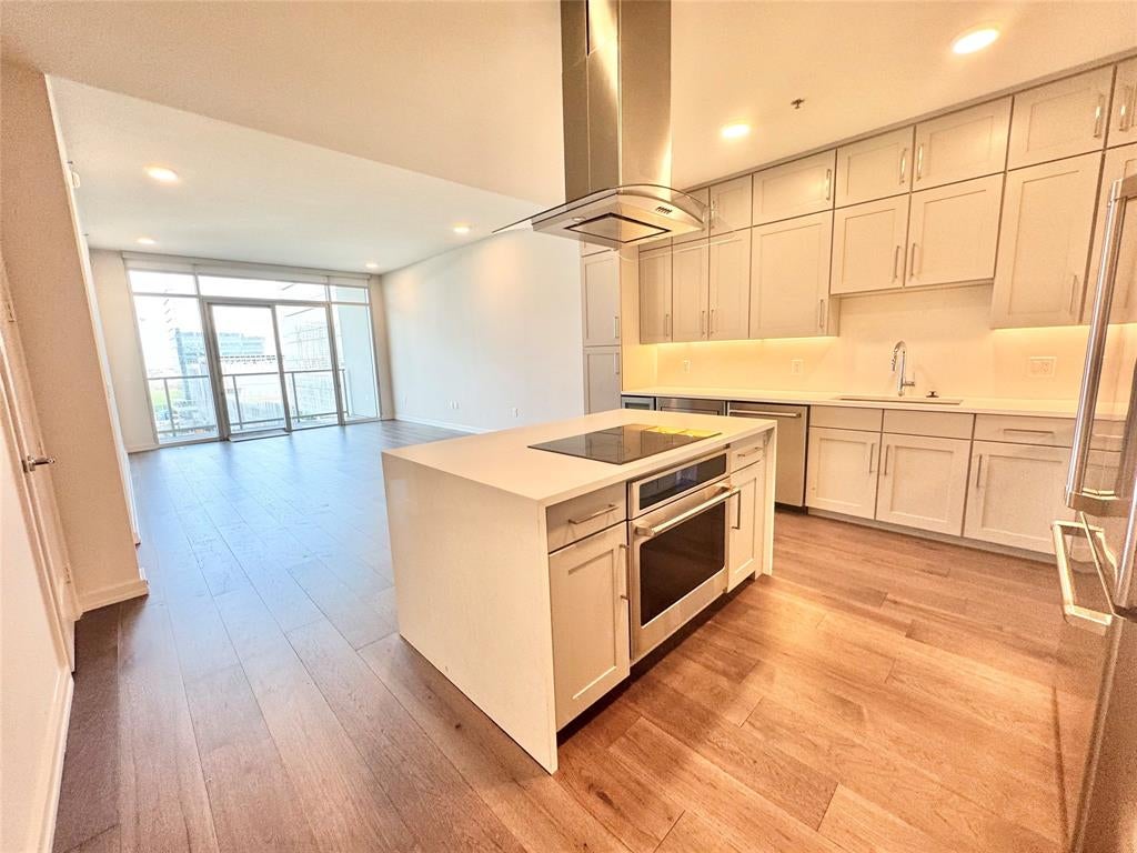 6911 Cowboys Way 803 — photo