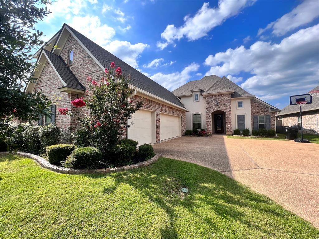 725 Dumaine Drive — photo