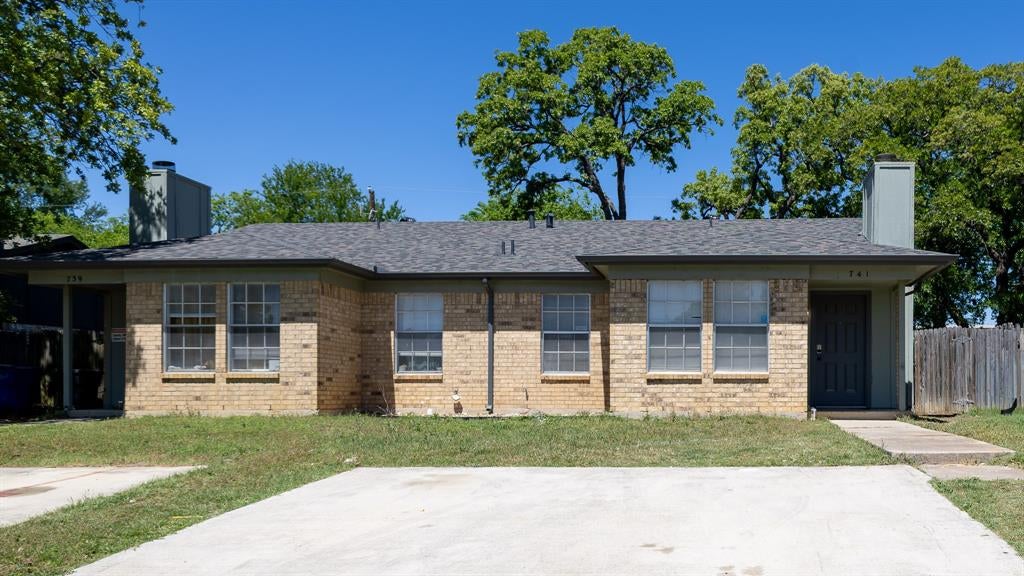 741 Woodland Court — photo