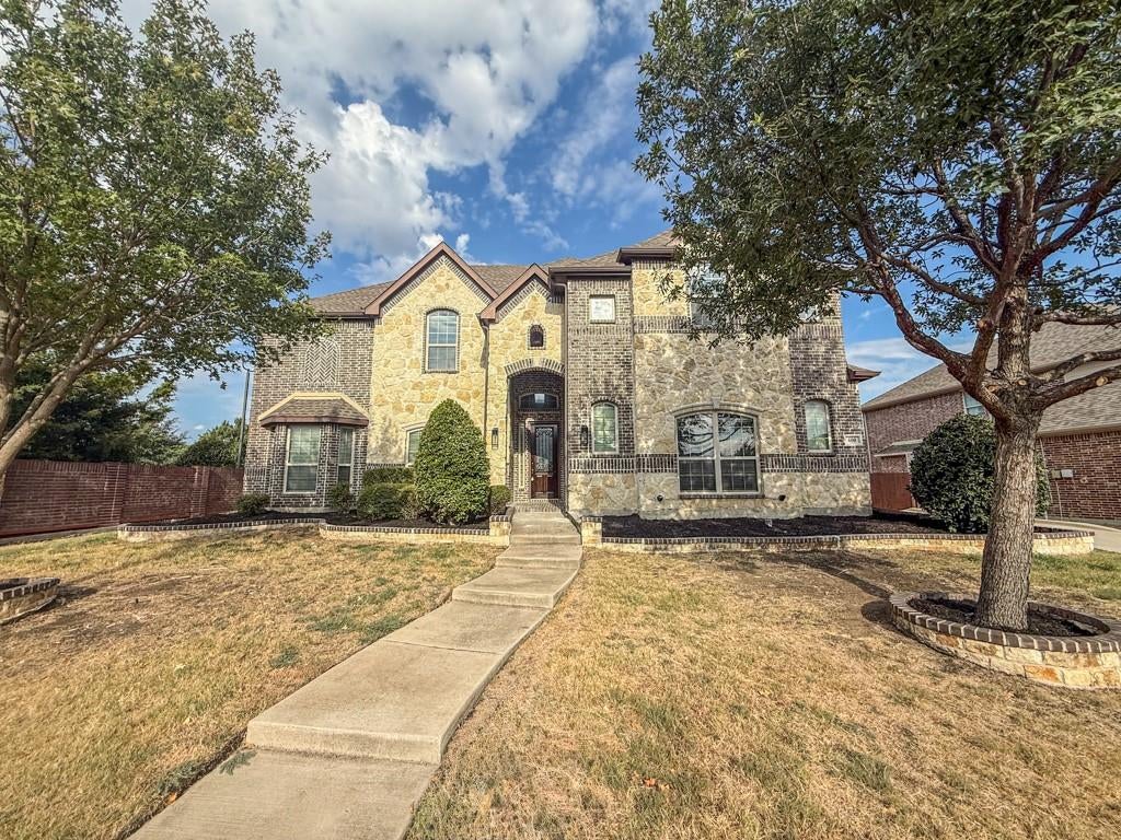 600 Falcon Drive — photo