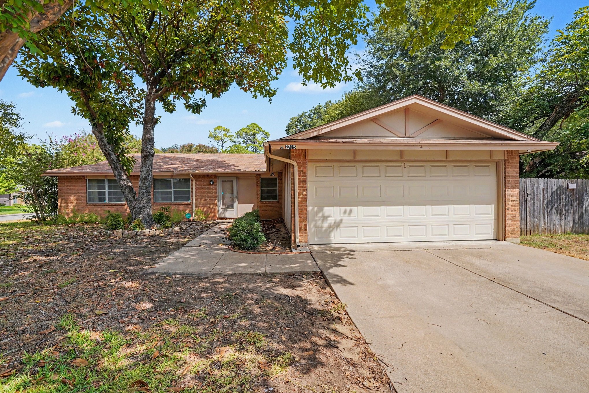 2715 Bellaire Court — photo