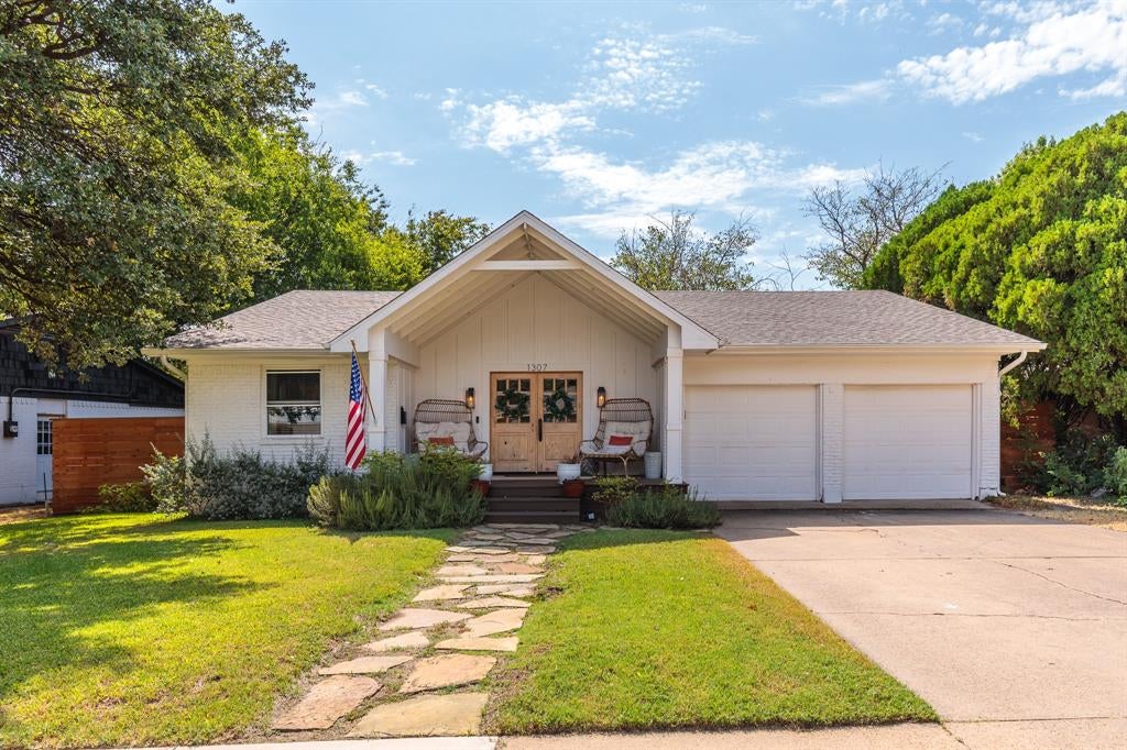 1307 Magnolia Drive — photo