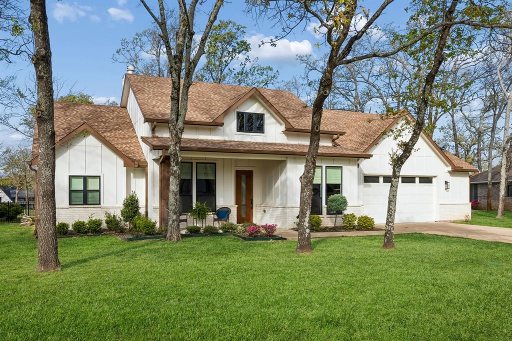 207 Colonial Drive — photo