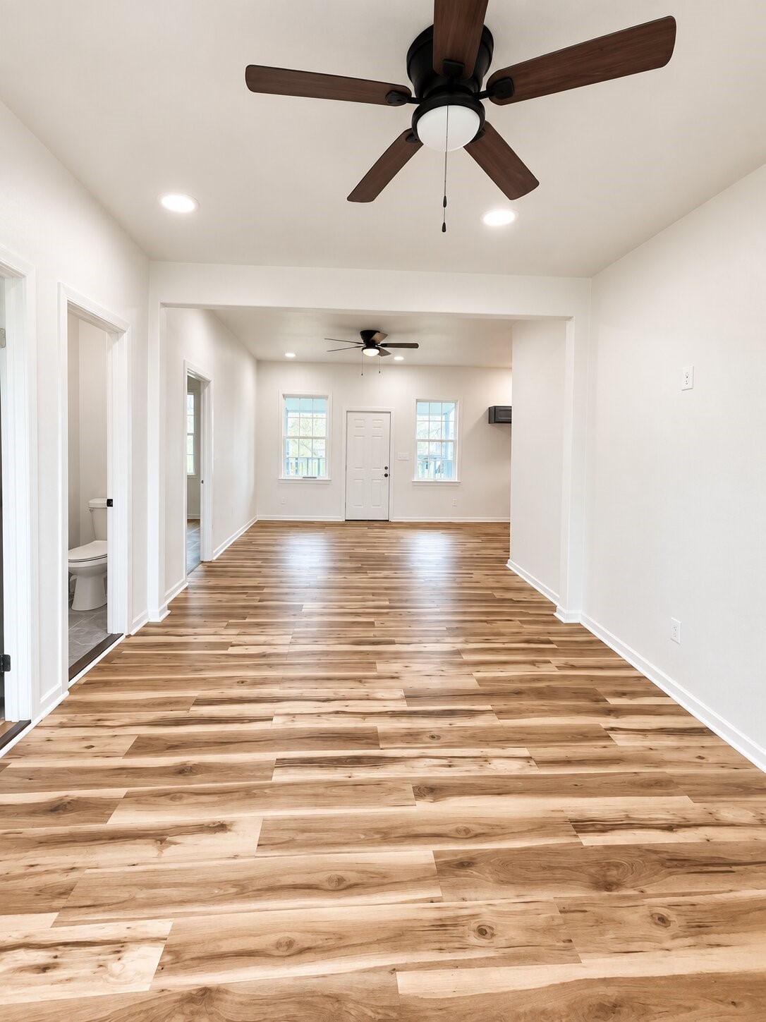 309 E Pine Street, Jacksboro, TX 76458 — photo 2
