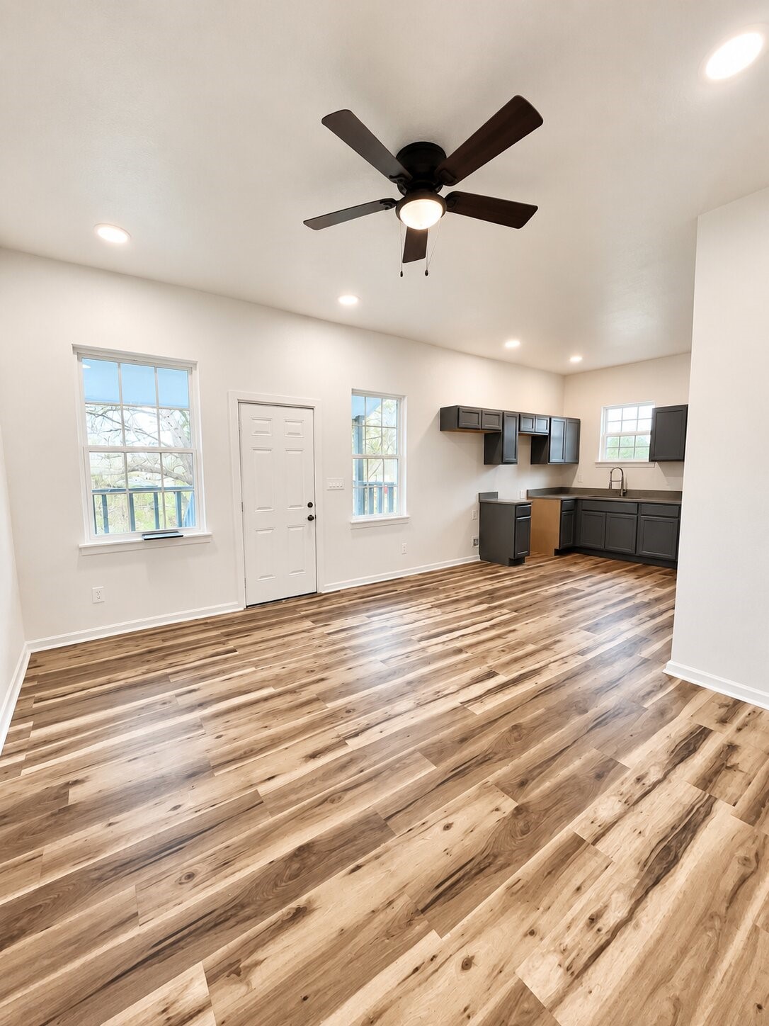 309 E Pine Street, Jacksboro, TX 76458 — photo 3