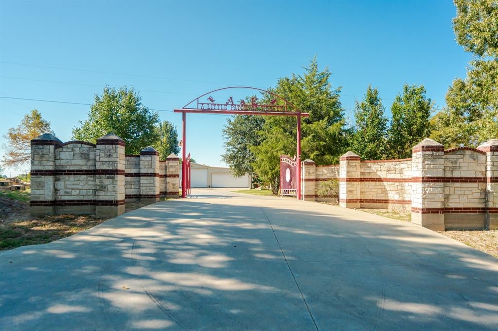 2548 FM 857 — photo