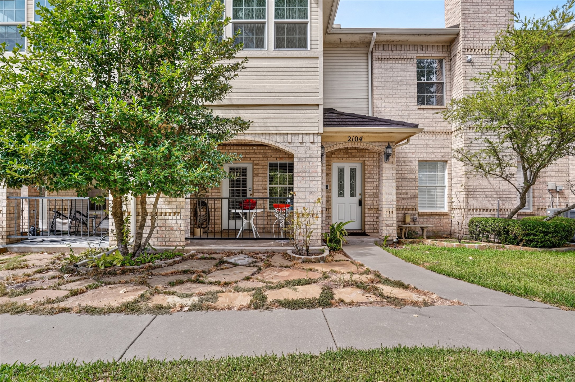 2104 Lakeforest Drive — photo