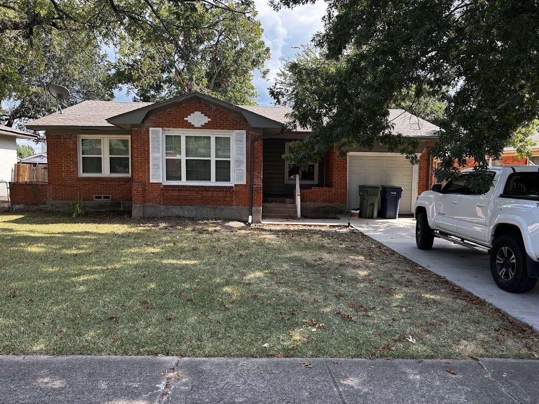202 E Carolyn Drive — photo