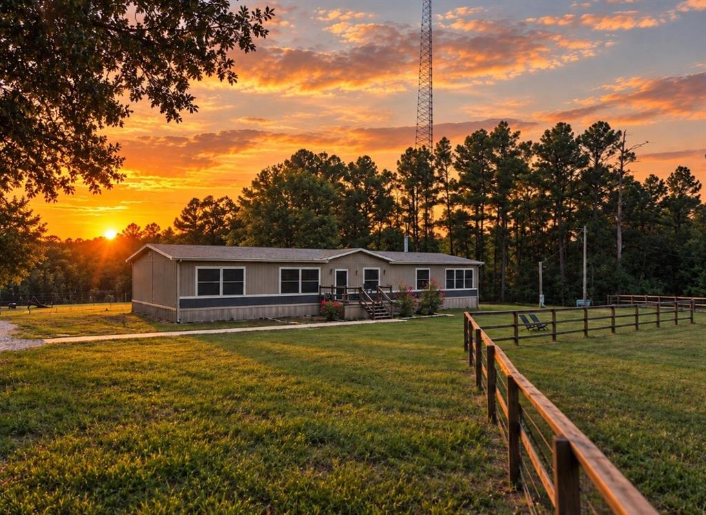 5789 FM 811 — photo