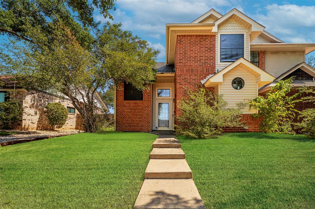 2702 Stratford Court — photo