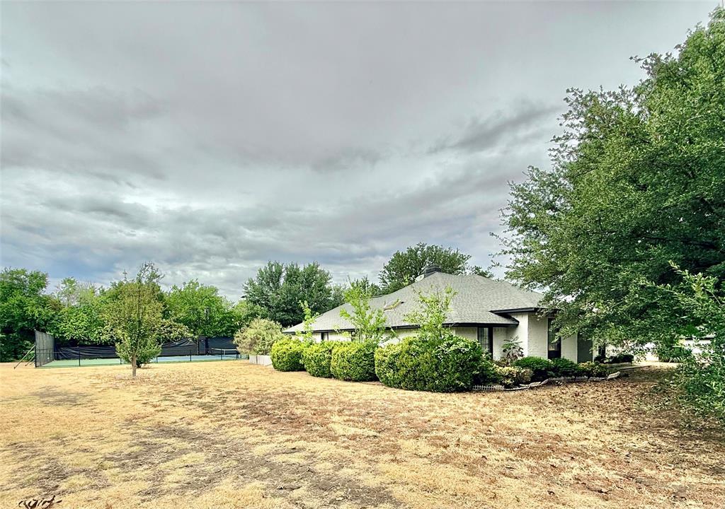 16235 Red Wood Circle W — photo