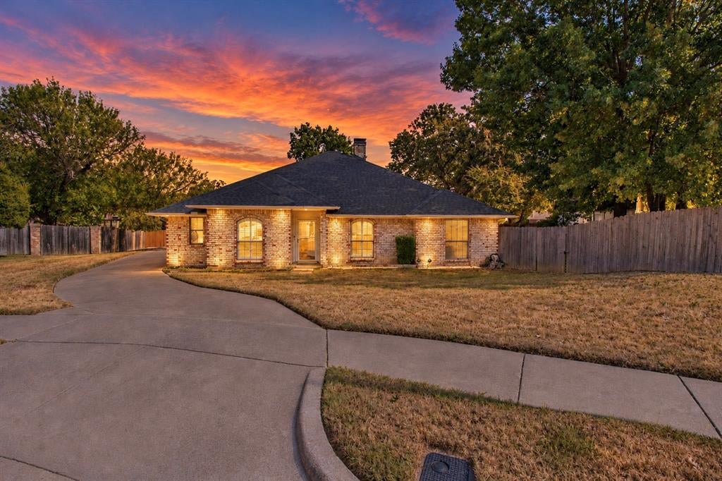 301 Morrison Court, Euless, TX 76039 — photo 2