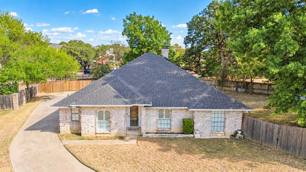 301 Morrison Court, Euless, TX 76039 — photo 3