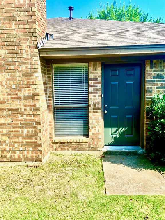 2305 Kingsford Court — photo