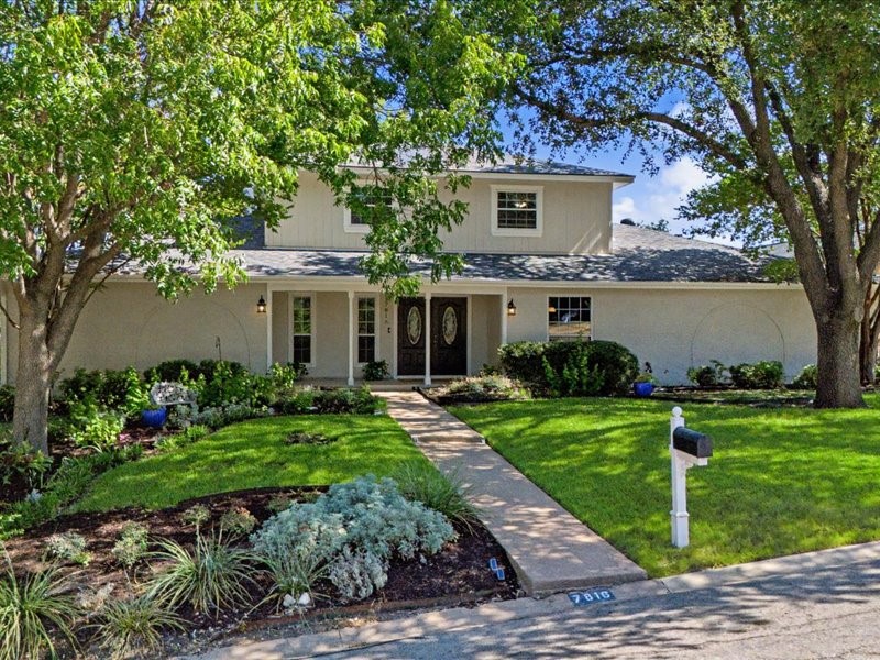 7816 Fairwood Court — photo