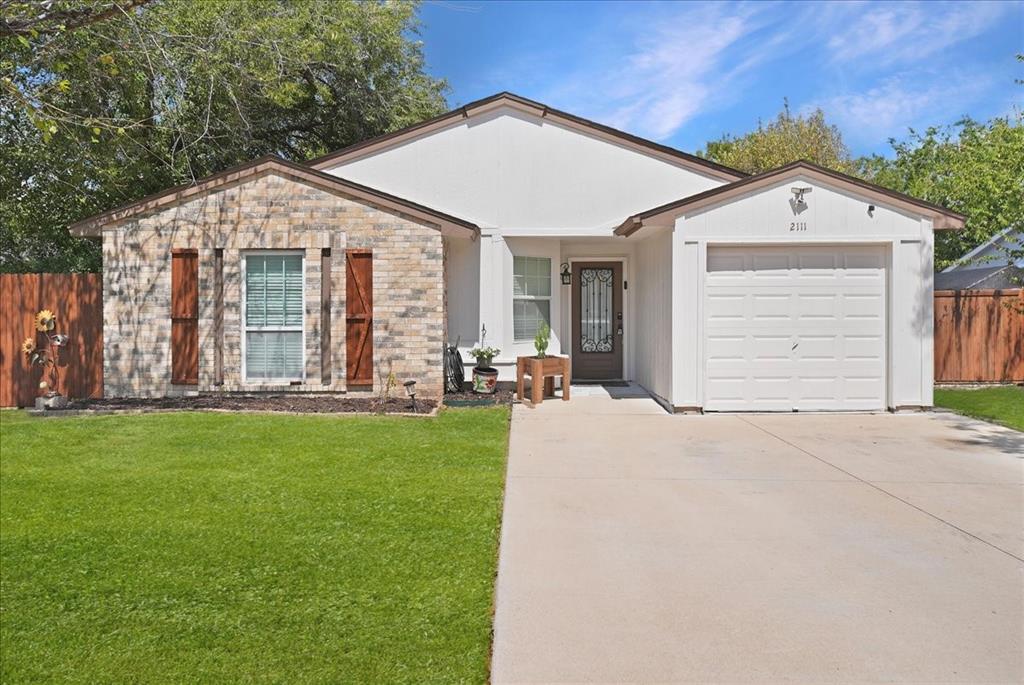 2111 Sharpshire Lane — photo