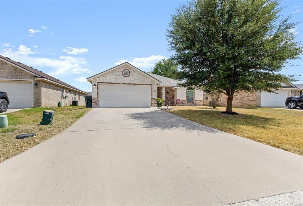 2115 Carriage House Drive — photo