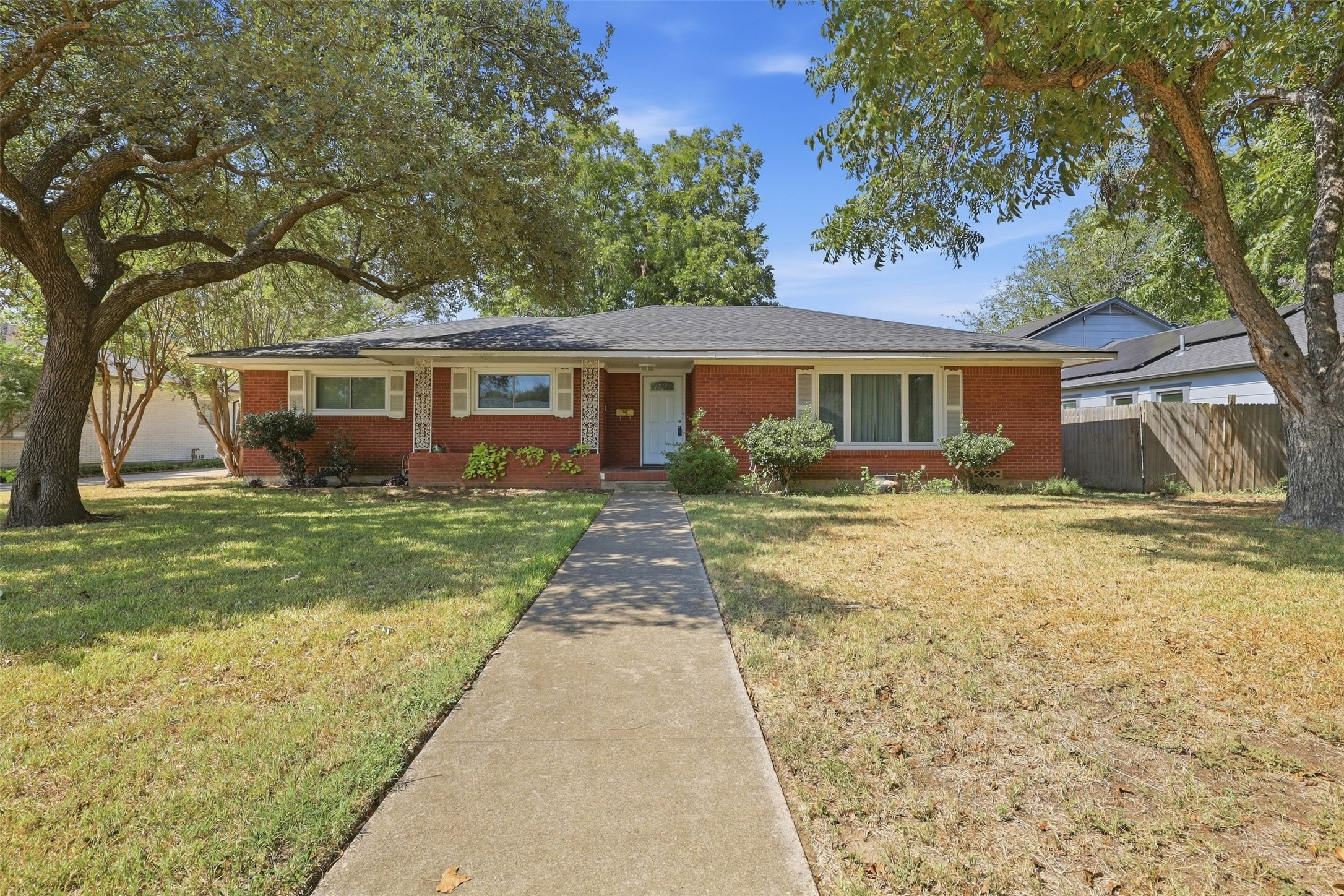 618 Bellevue Drive — photo
