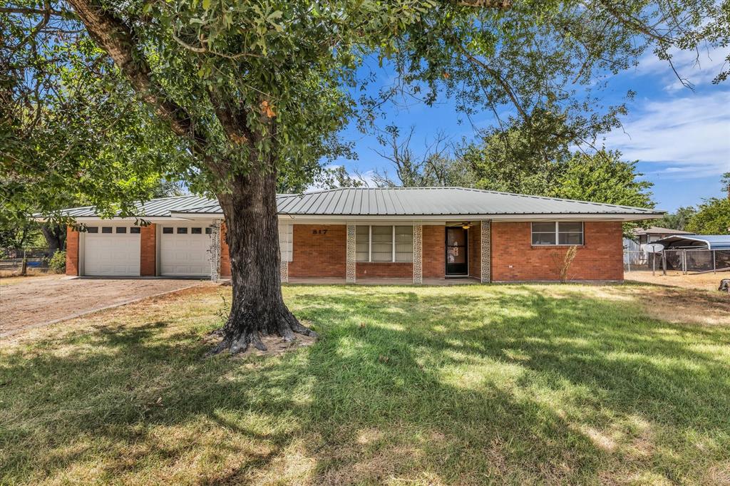 817 E Holly Lane — photo