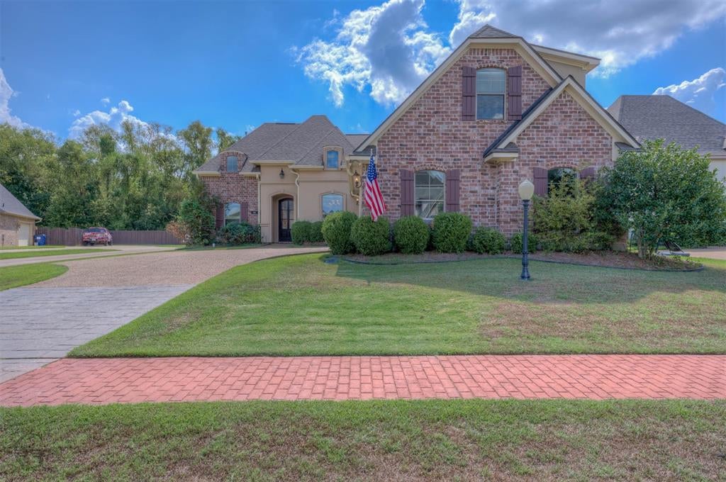 746 Dumaine Drive — photo