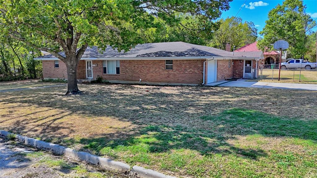 105 E Pecan Street — photo