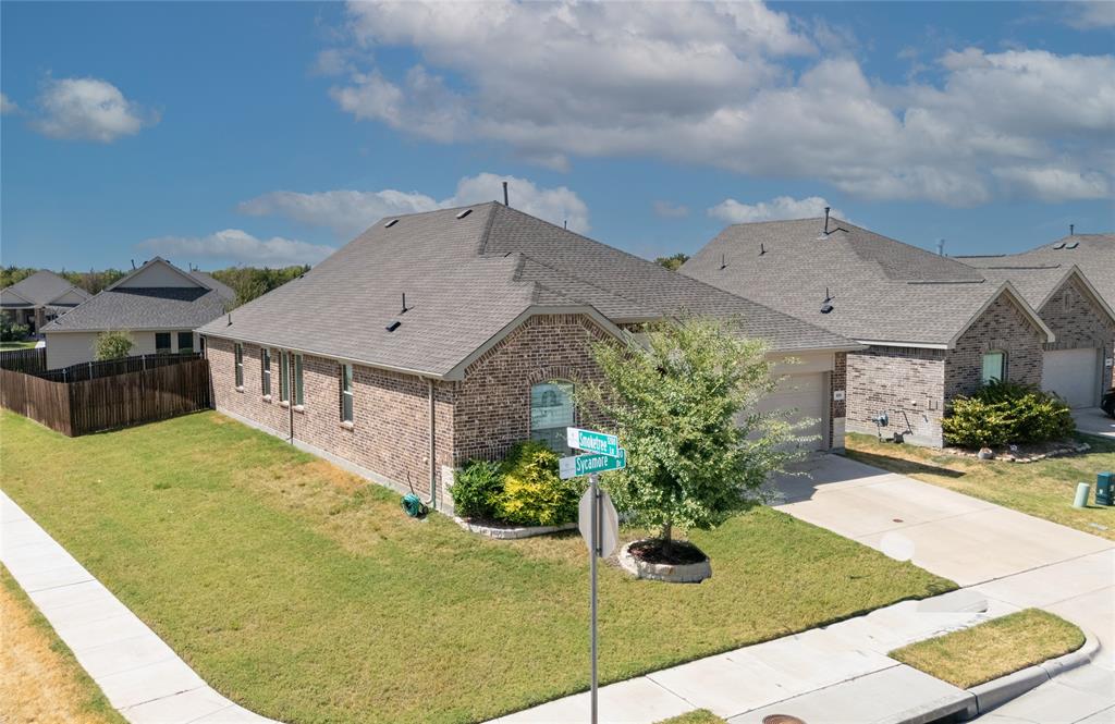528 Sycamore Drive — photo