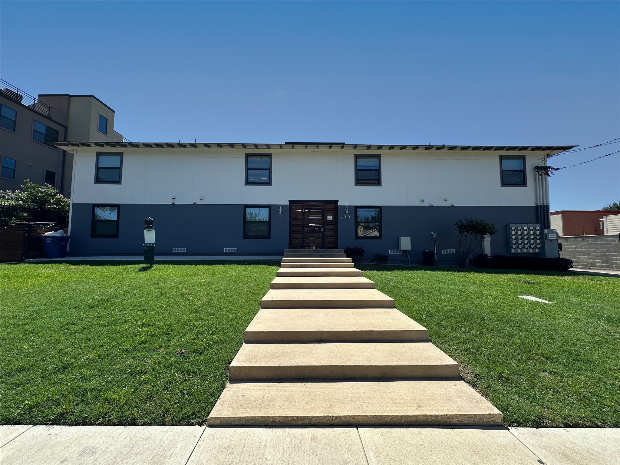 4526 Munger Avenue 201 — photo