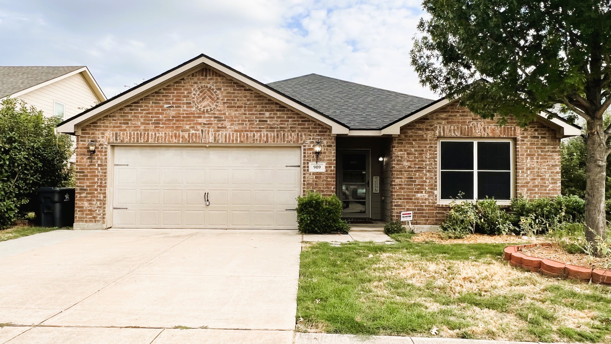 909 Penny Royal Court — photo
