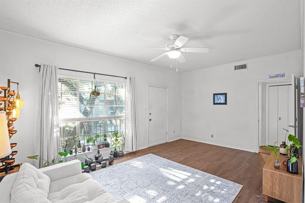 4438 Harlanwood Drive 211 — photo