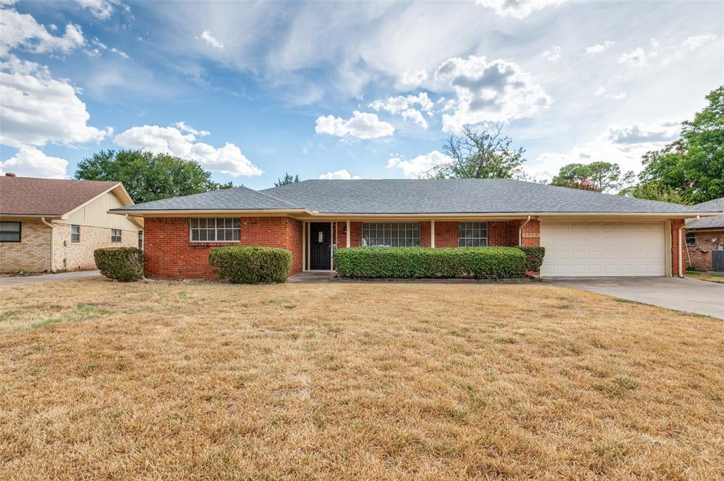 1713 Briardale Court — photo