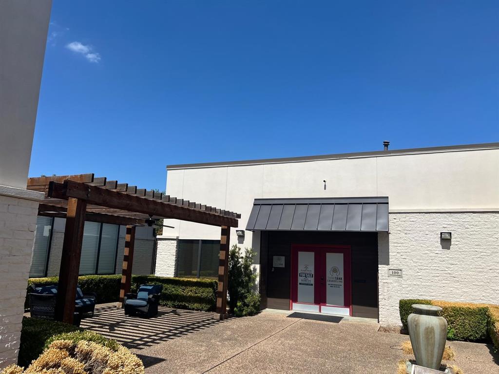 5228 Village Creek Drive 100 — photo