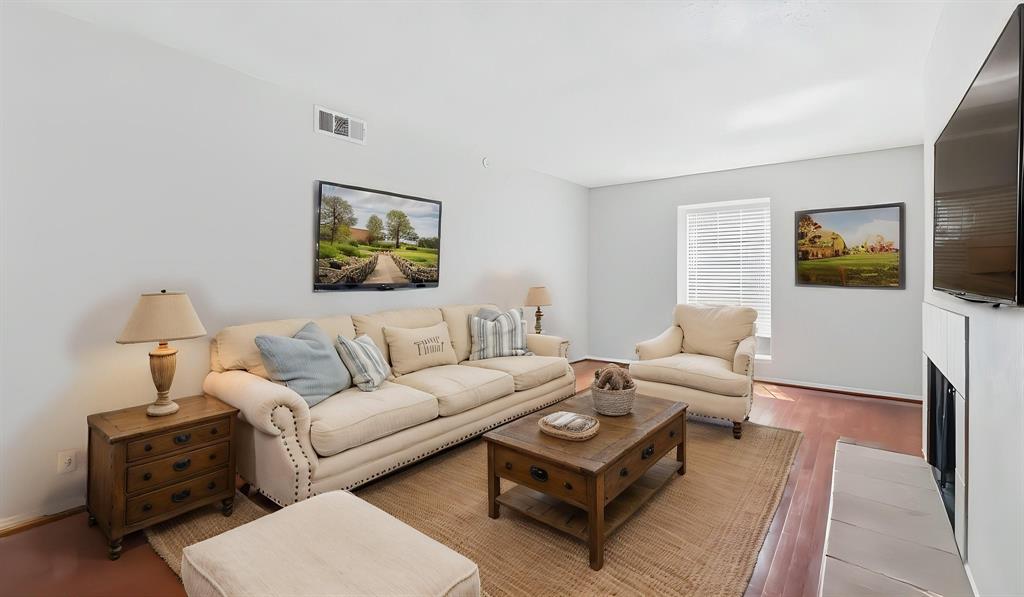 5232 Fleetwood Oaks Avenue 216 — photo
