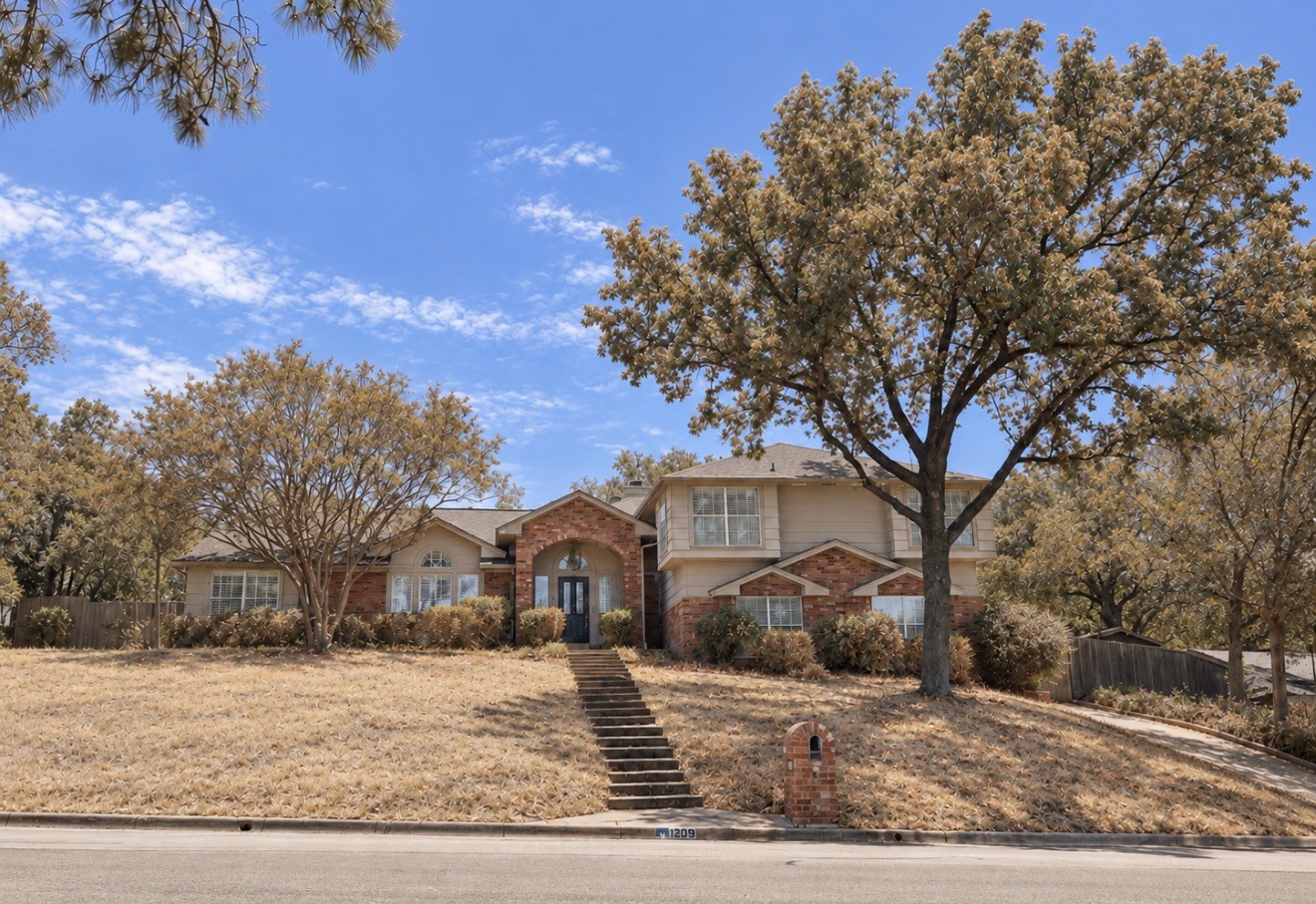 3209 Woodford Drive — photo