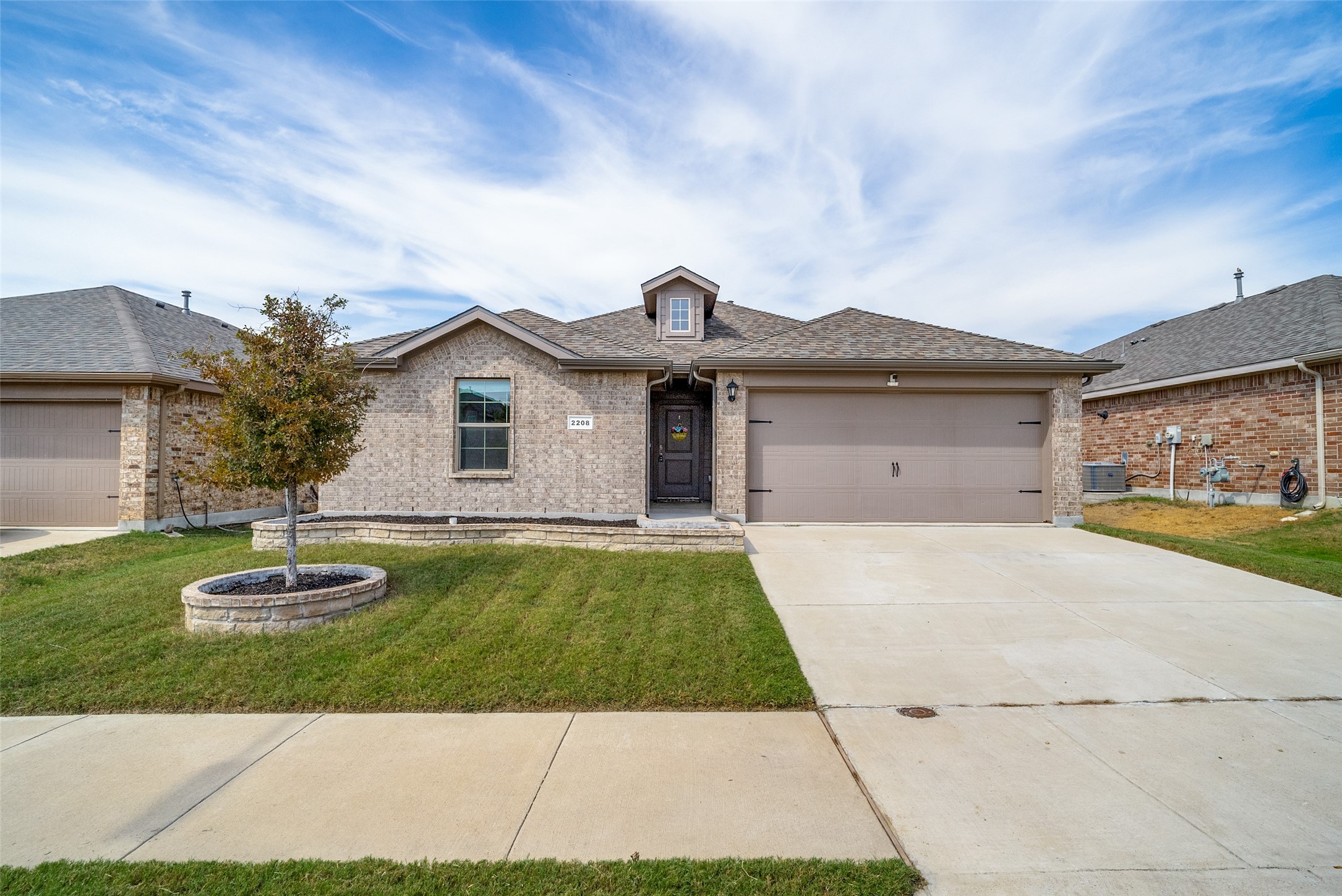 2208 Denmark Lane — photo