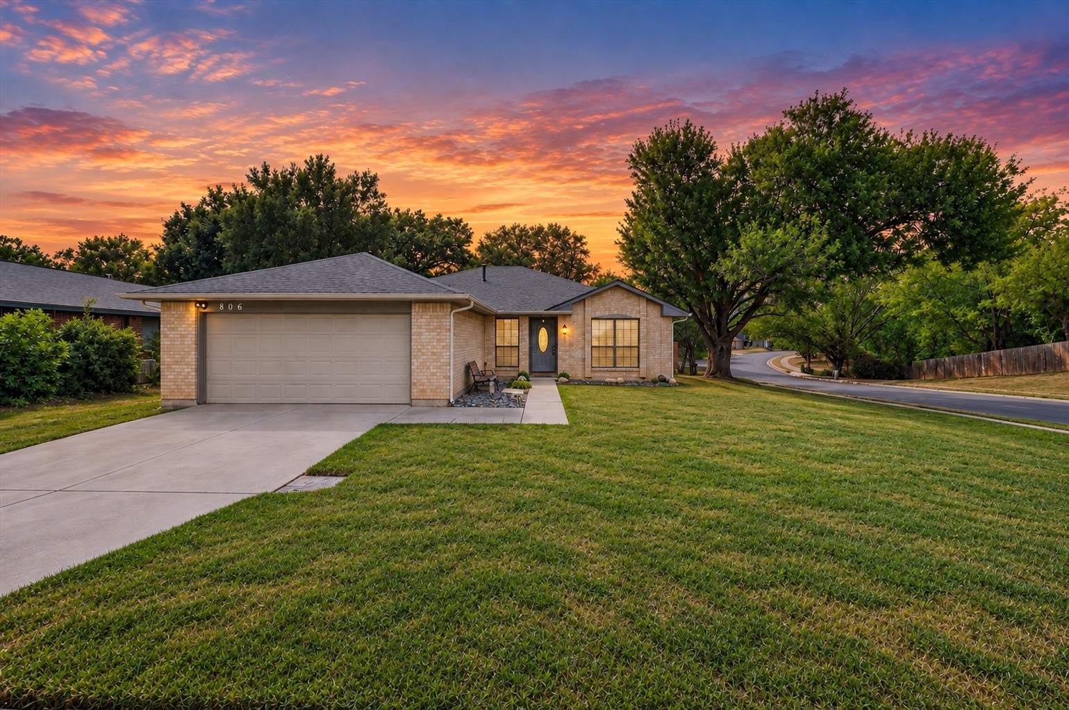 806 Creekside Drive — photo