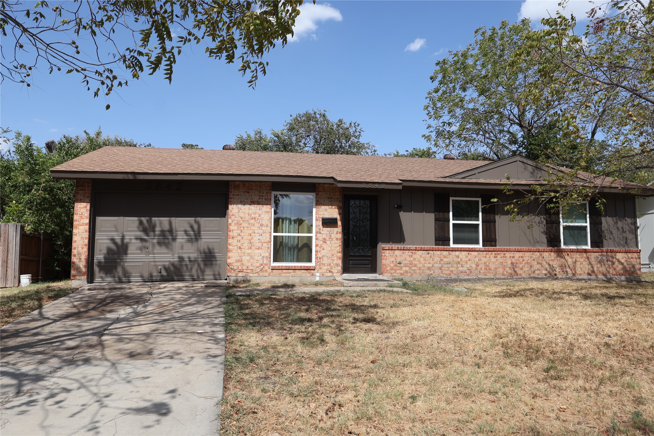 3842 Commonwealth Drive — photo