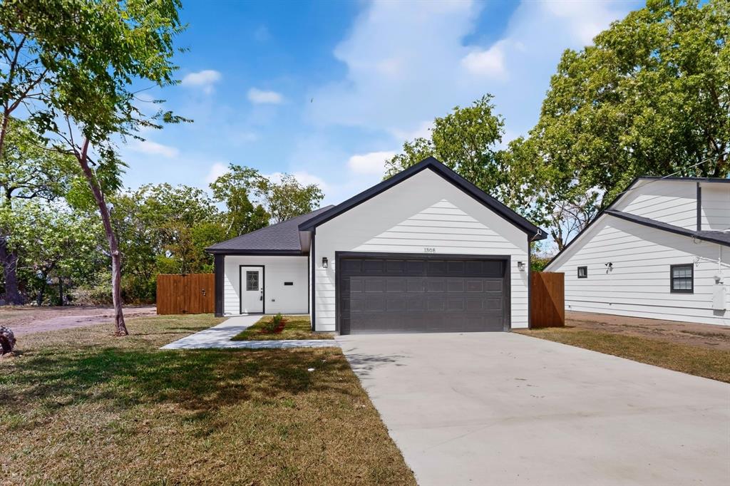 1308 E Collin Street — photo