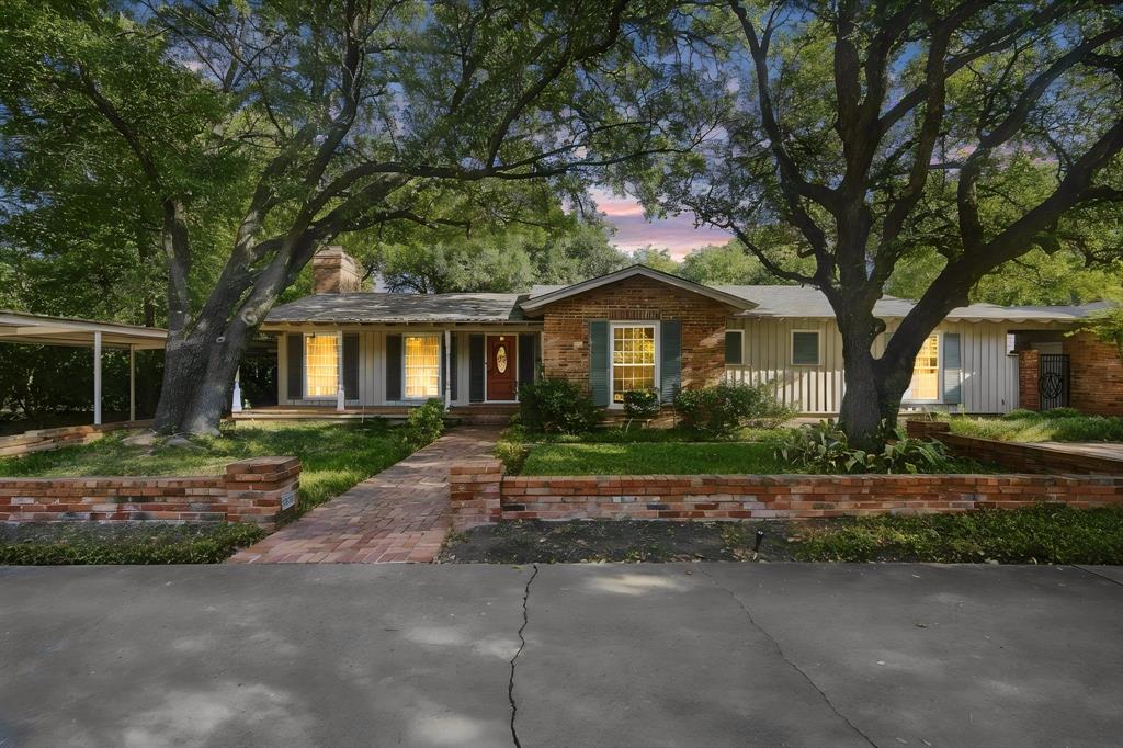 1107 E Walnut Street — photo
