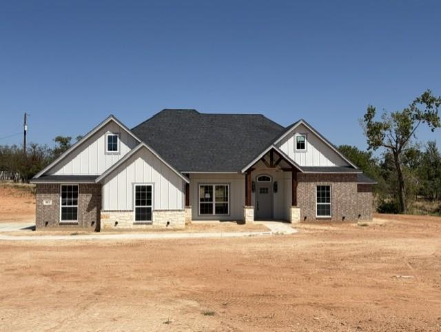882 Eagles Way — photo