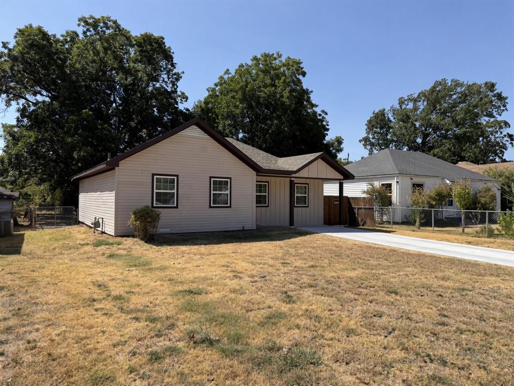 1205 Oak Street — photo