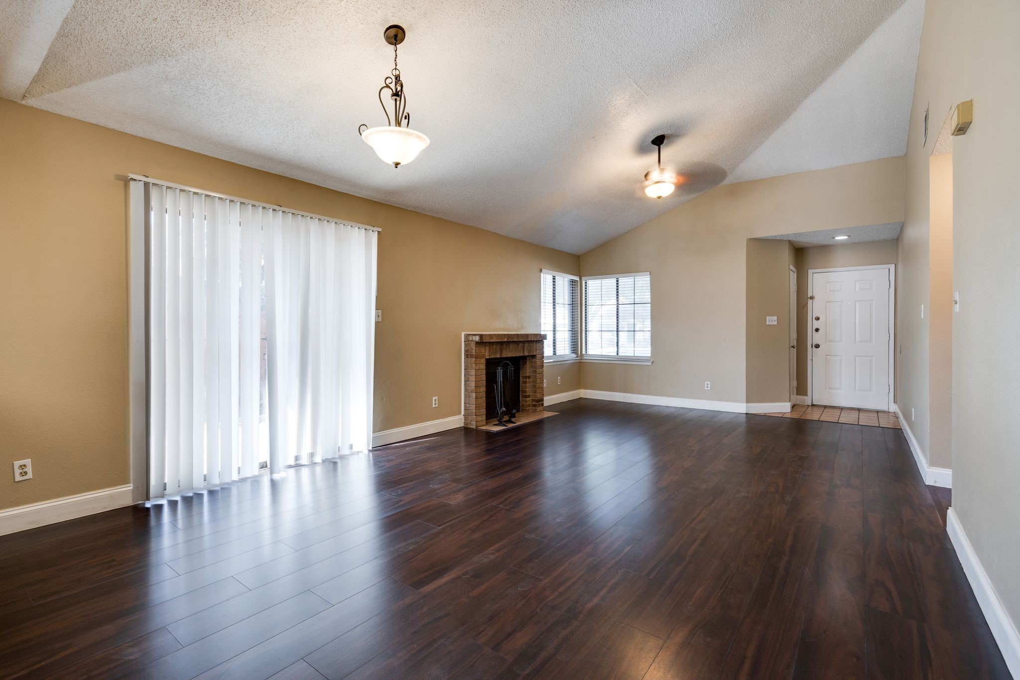 613 Hunters Glen Street — photo