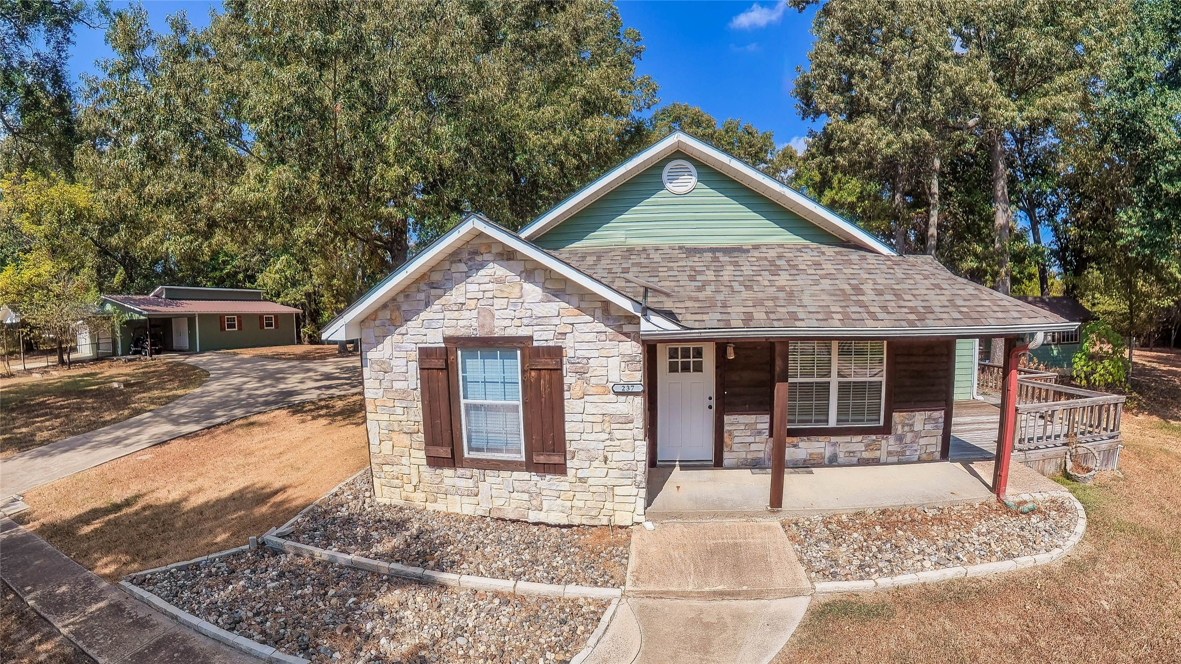 237 Lakeview Circle — photo