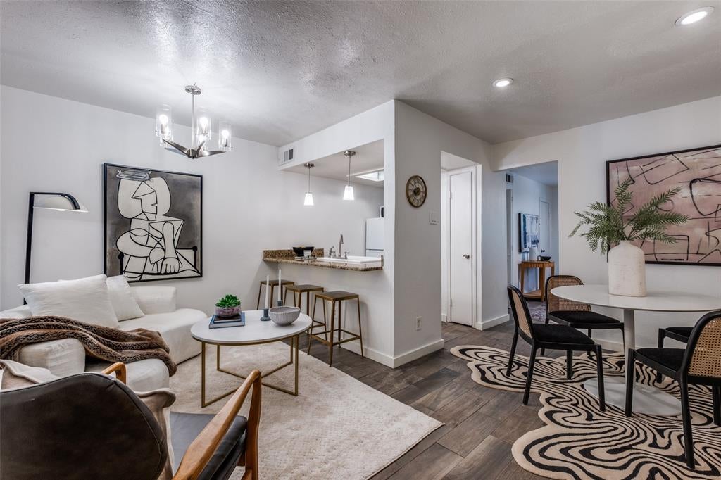 4525 Gilbert 204 — photo