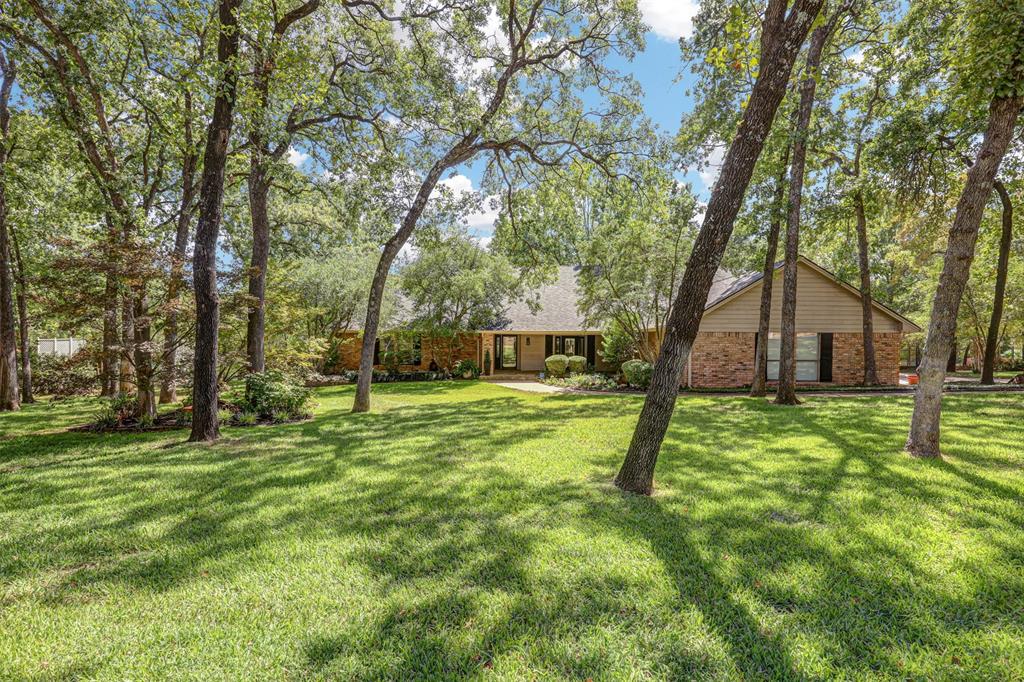 1361 Lakeview Drive — photo