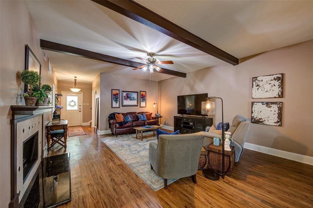 Home in Grapevine, TX 76051 — photo 2
