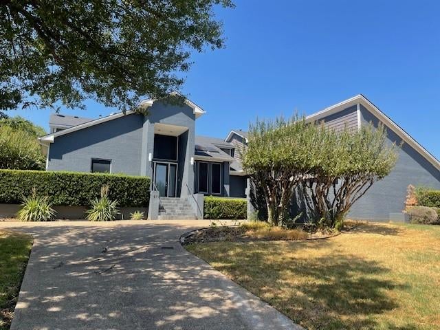 811 Turnberry Drive — photo